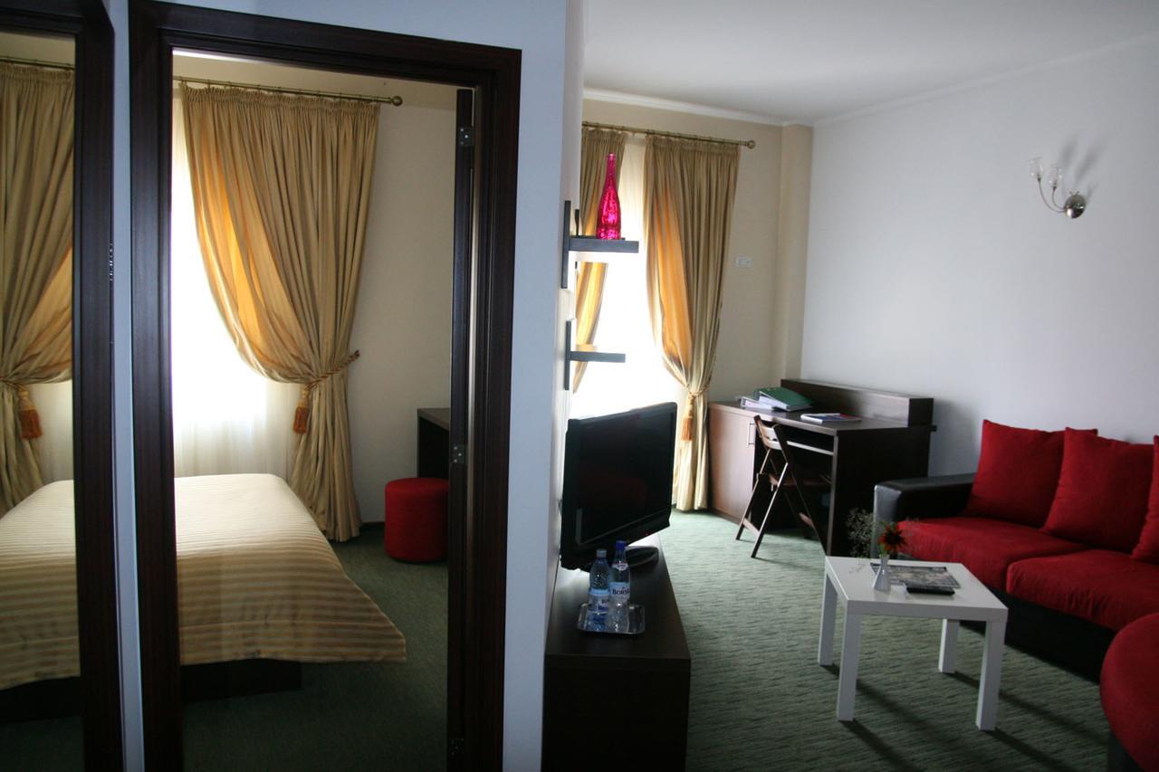 Hotel Kilometrul Zero Dragasani 외부 사진