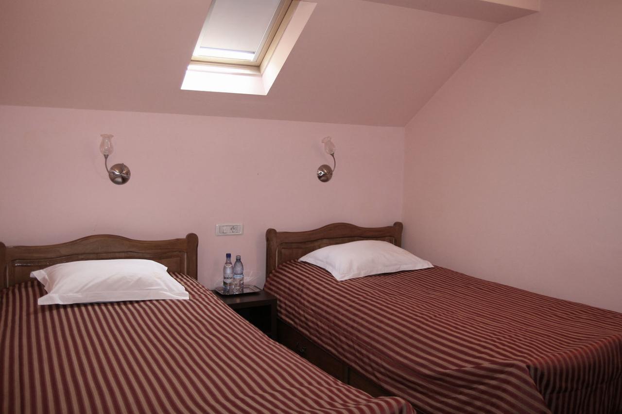 Hotel Kilometrul Zero Dragasani 외부 사진